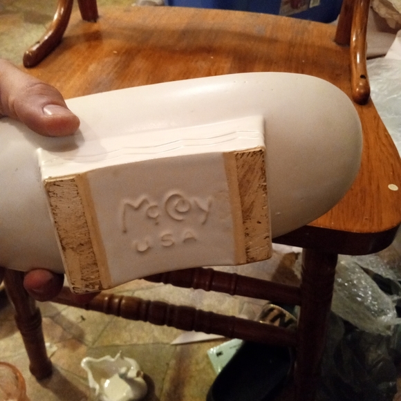 1960's McCoy White Artificial Flower Dish - Picture 2 of 2